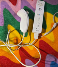 Official White Nintendo Wii Remote, wrist strap + Nunchuk - TESTED AND WORKING