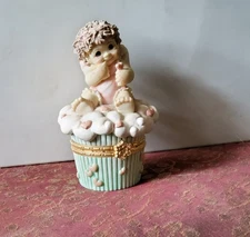 Vintage Dreamsicles Cupcake 2000 Cast Art Industries LLC  11487 Ceramic Angel