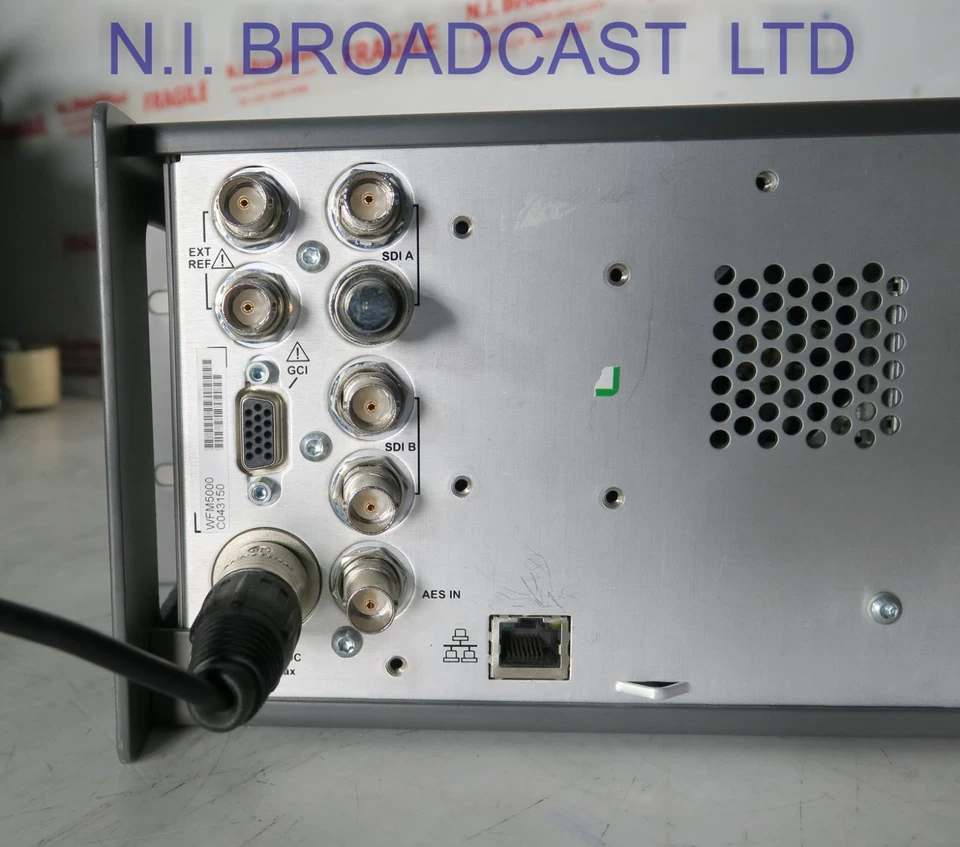 Tektronix wfm5000 HD SDI / SDI waveform vectorscope with case - Image 4 of 4