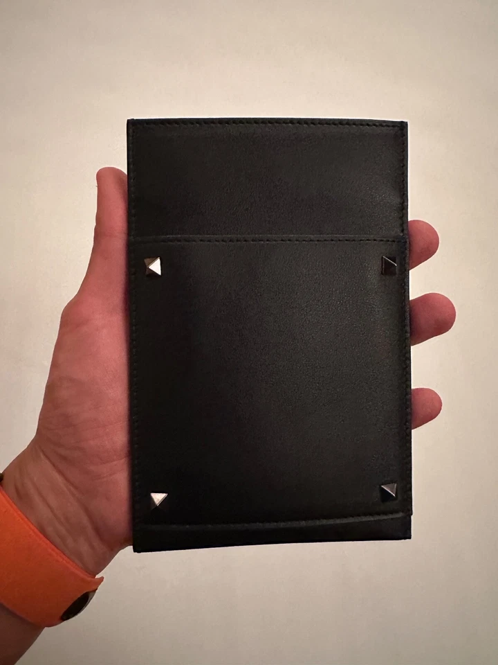 Auténtico bolso bandolera RockStud de cuero Valentino Garavani bolsa para teléfono PVP £745 Foto 2 de 4