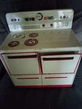Vintage Wolverine Co. tin litho child's play oven.