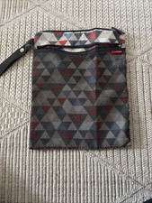 Skip Hop Grab Go Wet/ Dry Bag Black with Abstract Dots