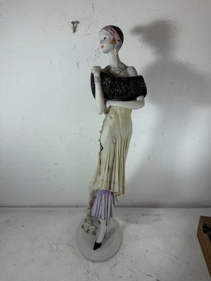 Shudehill Lady Charleston Figur in Biege grau schwarz Kleid