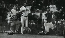1994 Press Photo Brewer Tom Brunansky cheers 