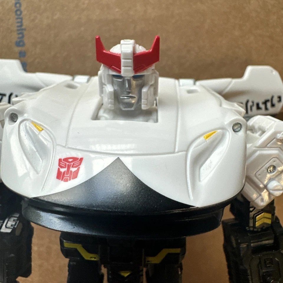 Transformers Prowl Complete Siege WFC Deluxe Class - Image 2 of 4