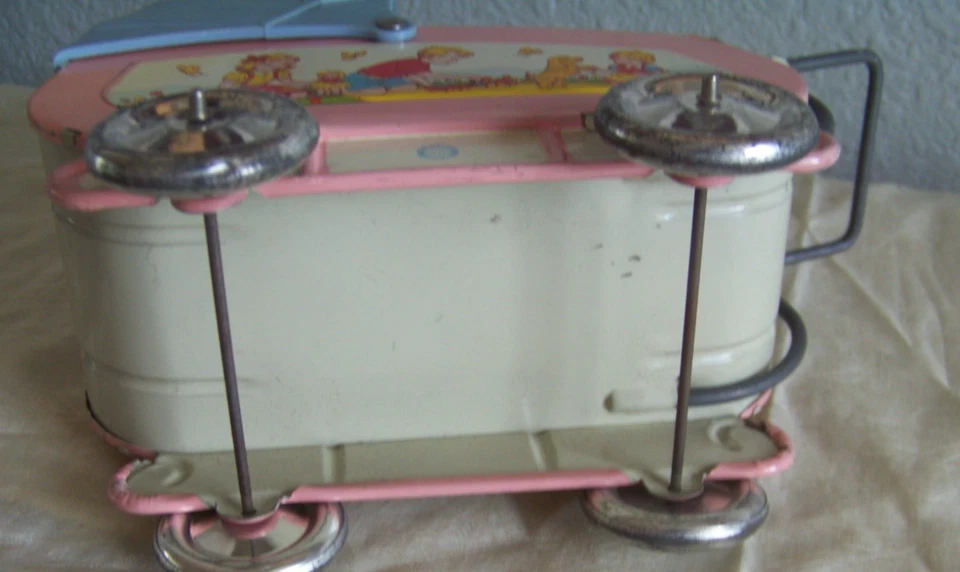 BONECA ALEMÃ ANTIGA TODA BISQUE E CARRINHO DE BEBÊ DE LATA ARTE OHIO com LITOGRAFIA - Imagem 4 de 4