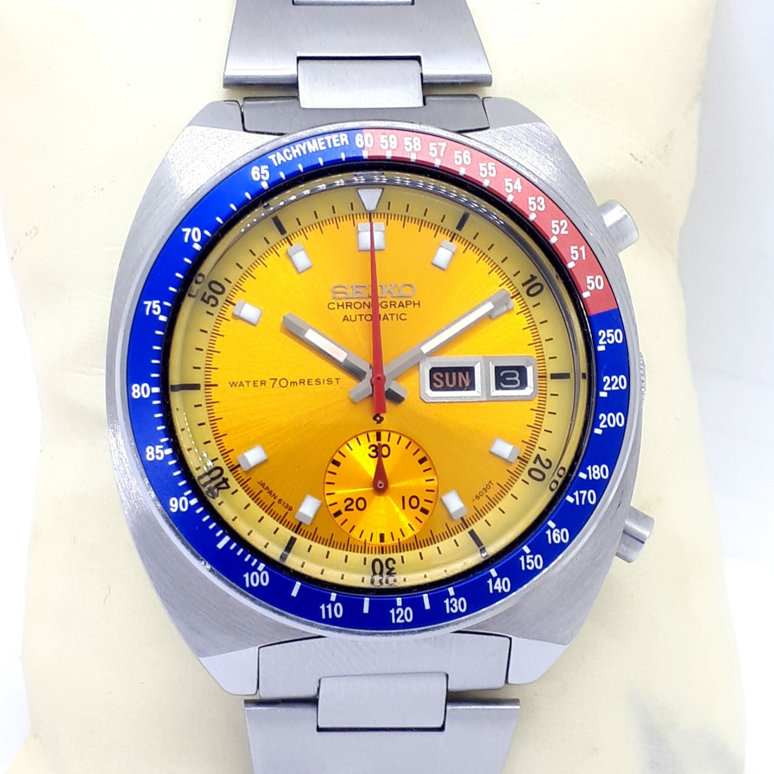 Pepsi, Pogue 6139 Dial, Automatic Resist Japan Made 6002 Seiko 70M Water Watch - VintageWatches.PK Pepsi, Pogue 6139 Dial, Automatic Resist Japan Made 6002 Seiko 70M Water Watch - vintagewatches.pk