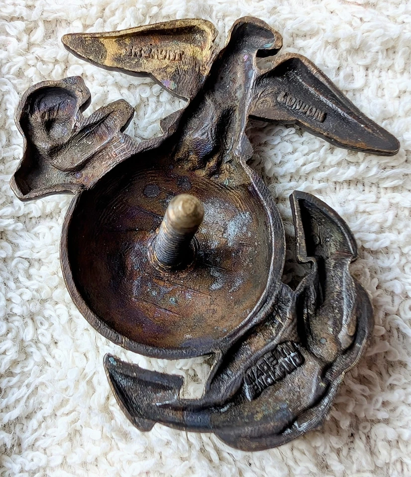 Lote grande de prendedores USMC EGA años 1918-1940. Barras de cinta, alfileres, insignias, algunas con sello Foto 3 de 4