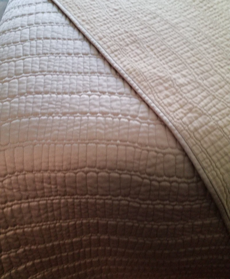 Tagesdecke Zara Home(240 x 270) incl. 2 Kissenbezüge Taupe sehr guter Zustand - Bild 4 von 4