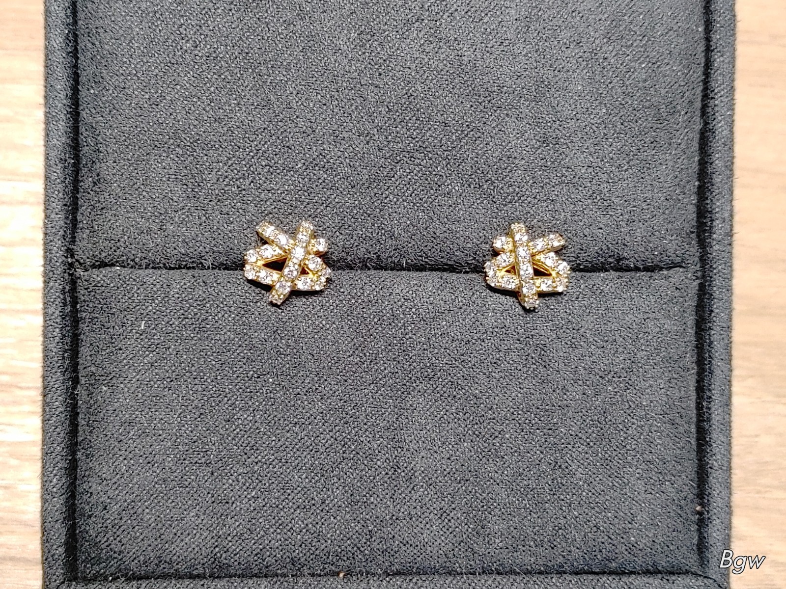 David Yurman Yellow Gold 18K Crossover Stud Earrings with Diamonds.