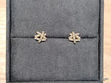 David Yurman Yellow Gold 18K Crossover Stud Earrings with Diamonds.