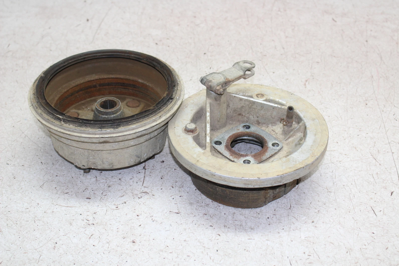 1986 KAWASAKI BAYOU 300 KLF300A FRONT WHEEL LEFT BRAKE HUB