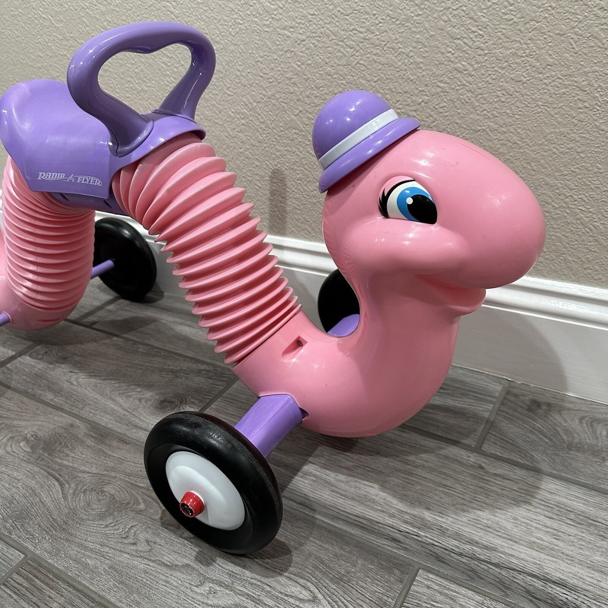 RADIOFLYＥＲ　inchwormはらぺこアオムシ Radio Flyer Inch Worm Model 73 Ride On Inchworm Toy Wagon