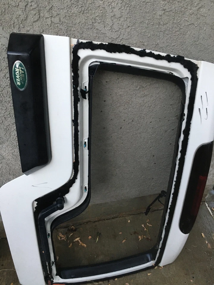 2005–2016 Land Rover LR3 LR4 HSE Tailgate Upper & Lower OEM – ALSO SEPARATE - Image 3 of 4