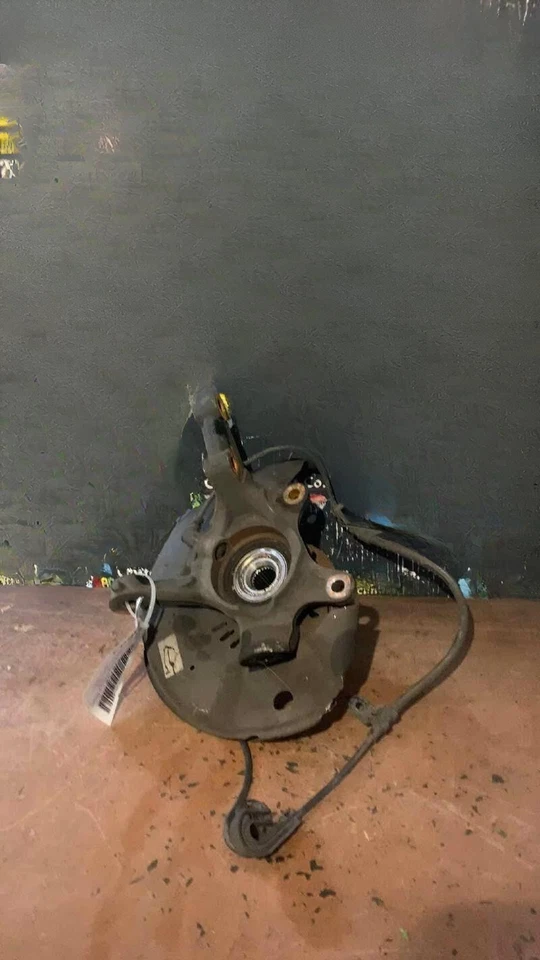 2004-2006 Scion xA xB LH Driver Front Spindle Knuckle OEM W/o ABS — 第 2/4 张图片