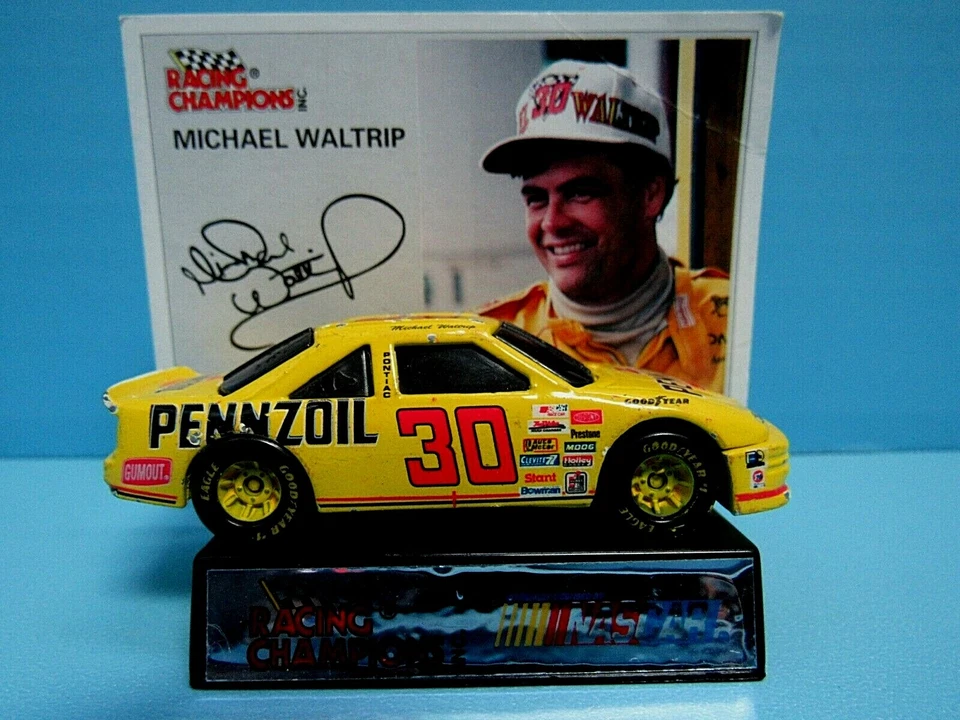 LOTE (8) TARJETAS DE COLECCIONISTA, SOPORTE Y COCHE DIECAST RACING CHAMPIONS ESCALA 1:64 1992-95 Foto 3 de 4