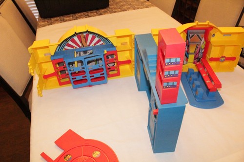 DC SUPERPOWERS HALL OF JUSTICE PLAYSET 1984 KENNER - Picture 15 of 20