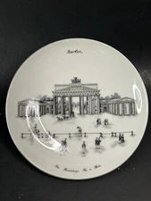 Berlin KPM Grey Plate Souvenir Brandenburg Gate Berlin "Das Brandenburger Thor"