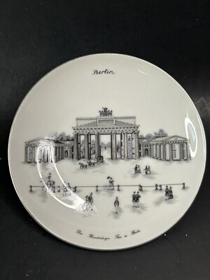 Berlin KPM Grey Plate Souvenir Brandenburg Gate Berlin ''Das Brandenburger Thor''