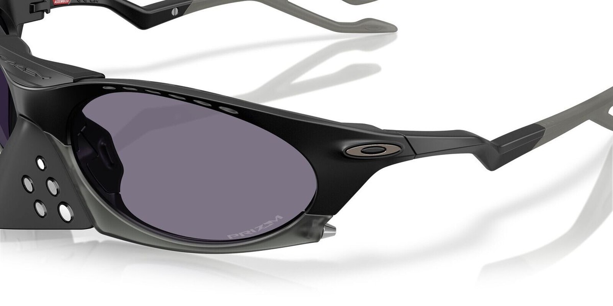 Oakley PLANTARIS Matte Blk PRIZM Grey TRAVIS SCOTT Nose Oakley PLANTARIS Matte Blk PRIZM Grey TRAVIS SCOTT Nose