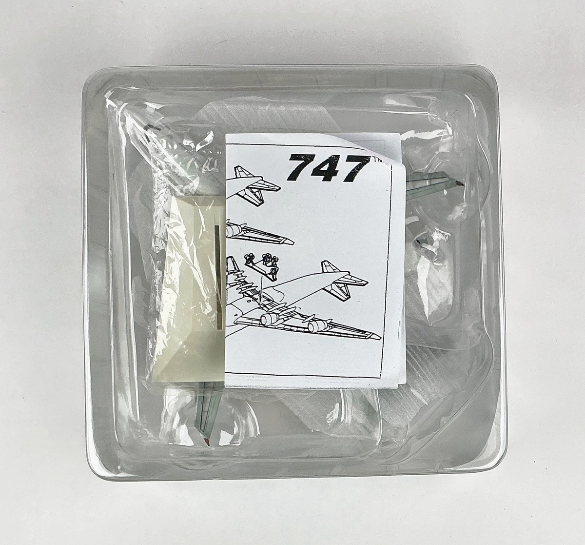 Dragon Wings 55632-03 Thai Airways Boeing 747-400 APEC 1/400 Scale