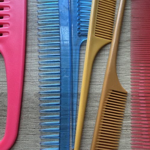 23 Vintage Hair Accessories Lot Combs, Pins, Teasers – Unbranded, Mixed Styles - Picture 8 of 10
