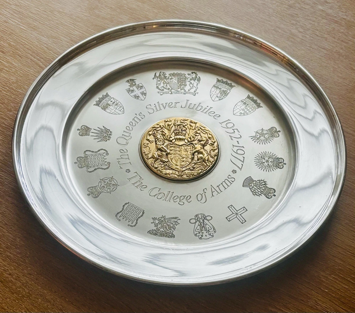 シルバーポットスタンド　ティーマット　プレイスマット　トリベット　エリザベス女王 Elizabeth II Antique US Sterling Silver Platters & Trays for sale