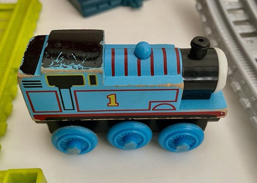 Sollevatore a ponte Thomas & Friends GWX09 + binario, accessori e 2 treni a spinta - Foto 8 di 11