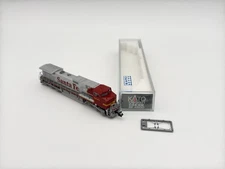KATO - N - SF - EMD C44-9W Diesel Loco #600 - Train 176-3501
