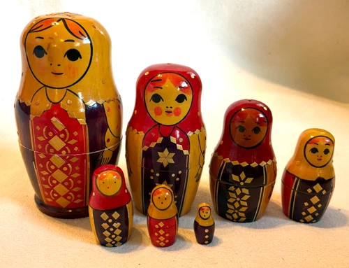 Matryoshka Russian Nesting Dolls Hand Painted Set of 7 Made in USSR 1990 Straw