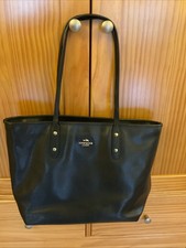 COACH Tote Navy leather bag.,Size Large great condition,Reasonable Offer welcome