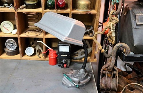 Vintage Industrial Eagle Art Deco Desk Lamp with Metal Shade & Metal Base - Picture 6 of 12