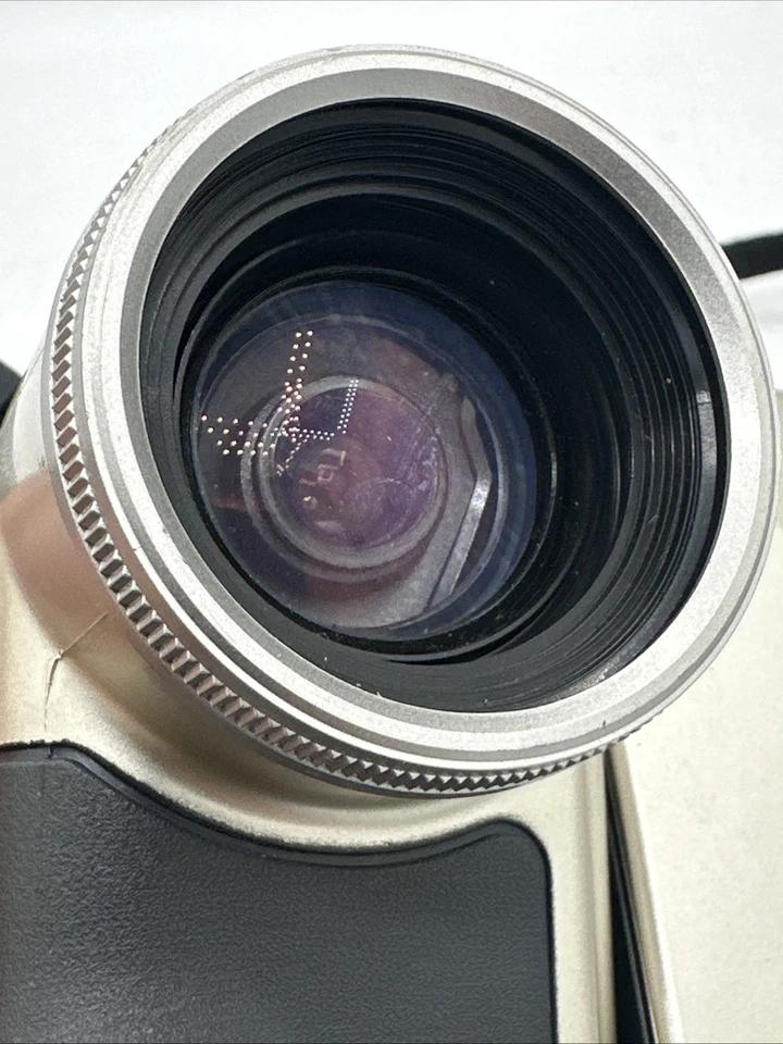 Sharp VL-AH50 HI 8 Viewcam Camcorder VCR, Bag, Video Tape. No Battery - Image 3 of 4