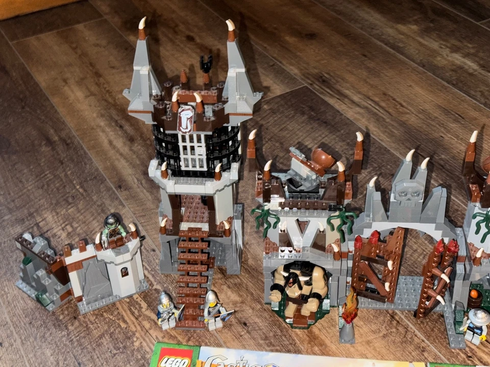 LEGO Castle Troll’s Mountain Fortress Set 7097 (2009) de colección Foto 3 de 4