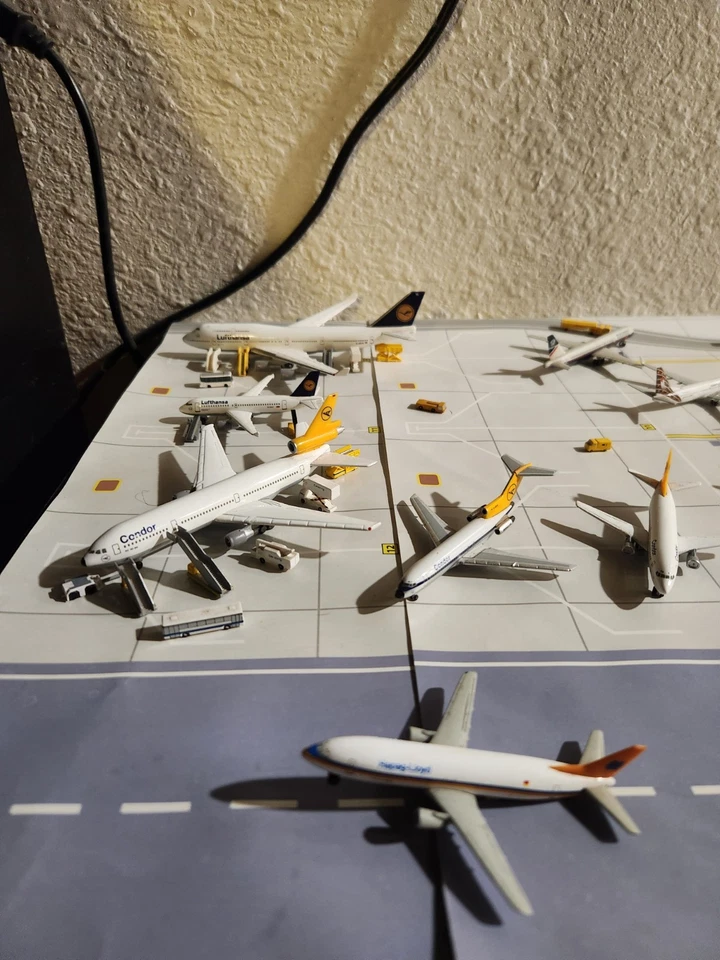 Lote De 55 Exhibición Modelo Die Cast De Aviones De Aeropuerto A Escala 1:500 Icónicos Muy Raro Foto 3 de 4