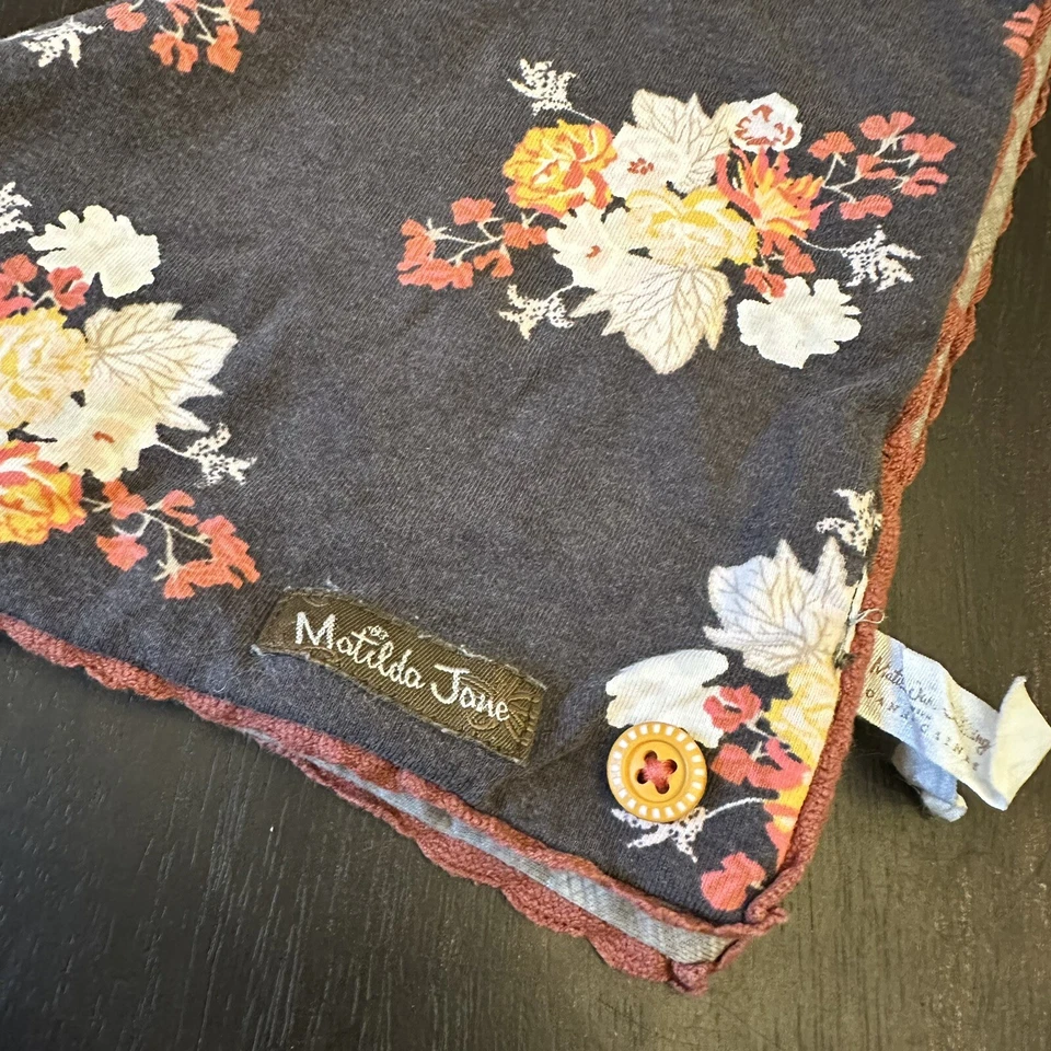 Babero de bebé reversible Matilda Jane gris floral estilo bandana boho cottagecore Foto 2 de 4