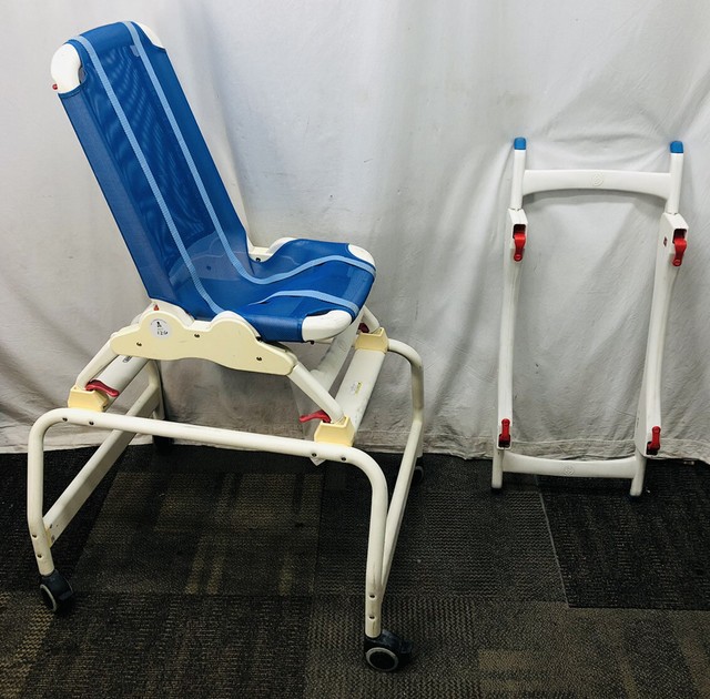 Rifton The Wave Bath Z220 Chair With Tub Stand Medium Blue Great for