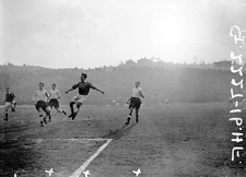 Charlton Michael Stewart Jock Campbell watch as Middlesbrough Joe - Old Photo