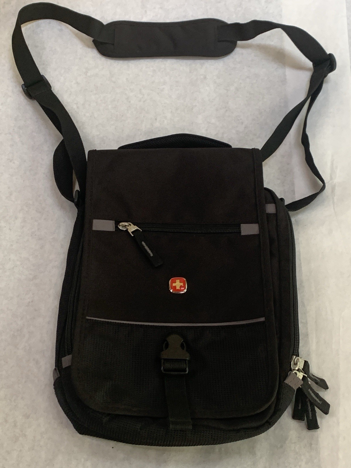 Wenger SwissGear Vertical Nylon Canvas Crossbody Messenger B