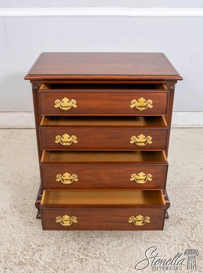 70644: Par de mesitas de noche HENKEL HARRIS modelo 116 cereza 4 cajones Foto 4 de 4