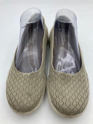Sketchers Goga Max Gen 5  Slip On Comfort Shoe Beige Size 10 Comfort Casual