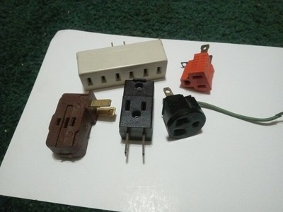 Vintage Plug In Adapters Lot Of 5 GE Leviton Challenger Ect Nice Condition Rare 