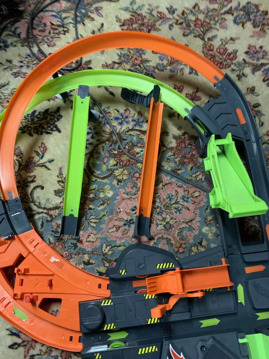 Mattel Hot Wheels® Colossal Crash Track Set