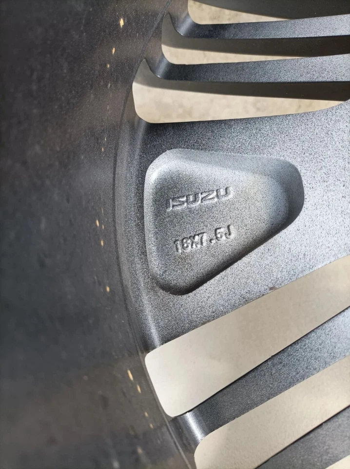 Isuzu D-Max Sommerräder Dunlop Grandtrek 265/60R18 110H nur 35Km - Bild 3 von 4