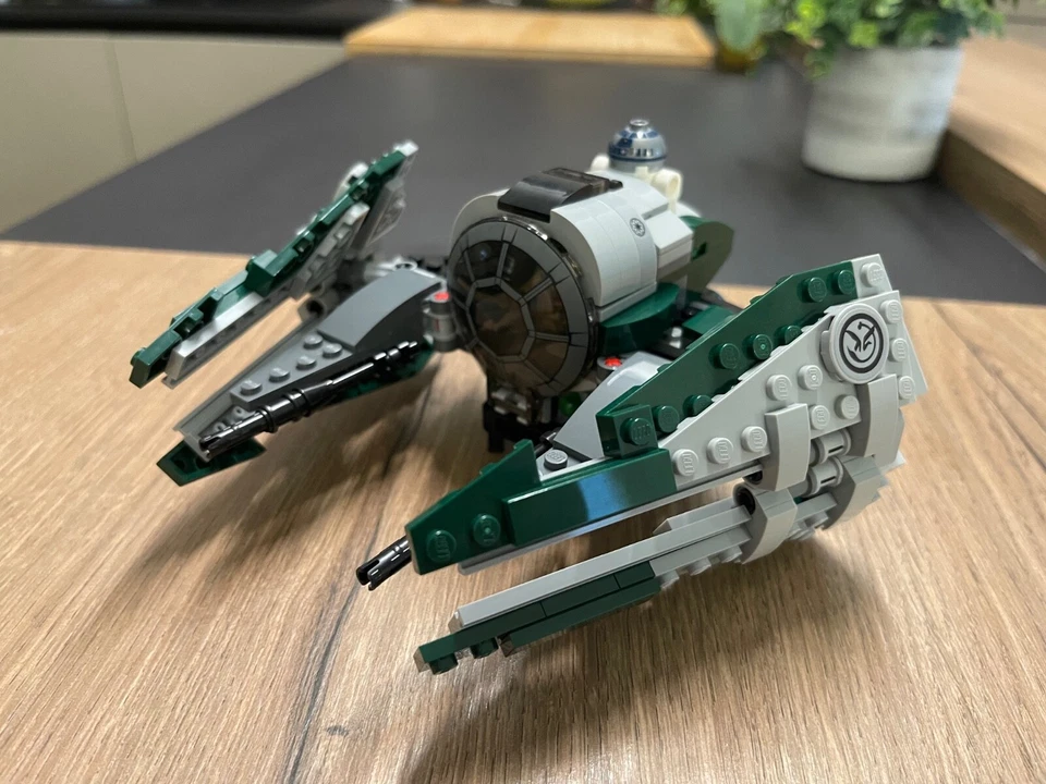 LEGO Star Wars 75360 Yoda's Jedi Starfighter, foto 1 di 5