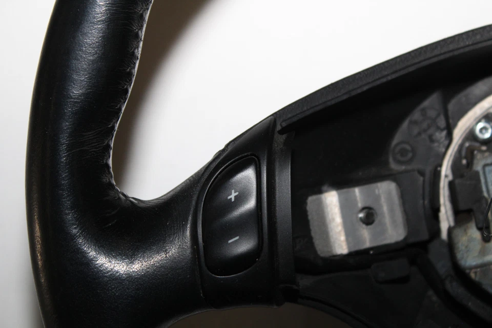 2000-2002 AUDI S4 BLACK LEATHER STEERING WHEEL X837 - Image 4 of 4