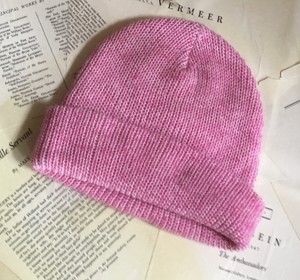 pink beanie urban outfitters