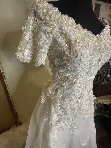 L’Amour Bridal Inc. Women’s Beautiful Wedding Dress Long Train - Picture 2 of 18