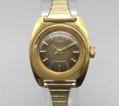 Vintage Timex Womens Watch 22mm Cushion Gold Tone Champagne Dial Manual Wind