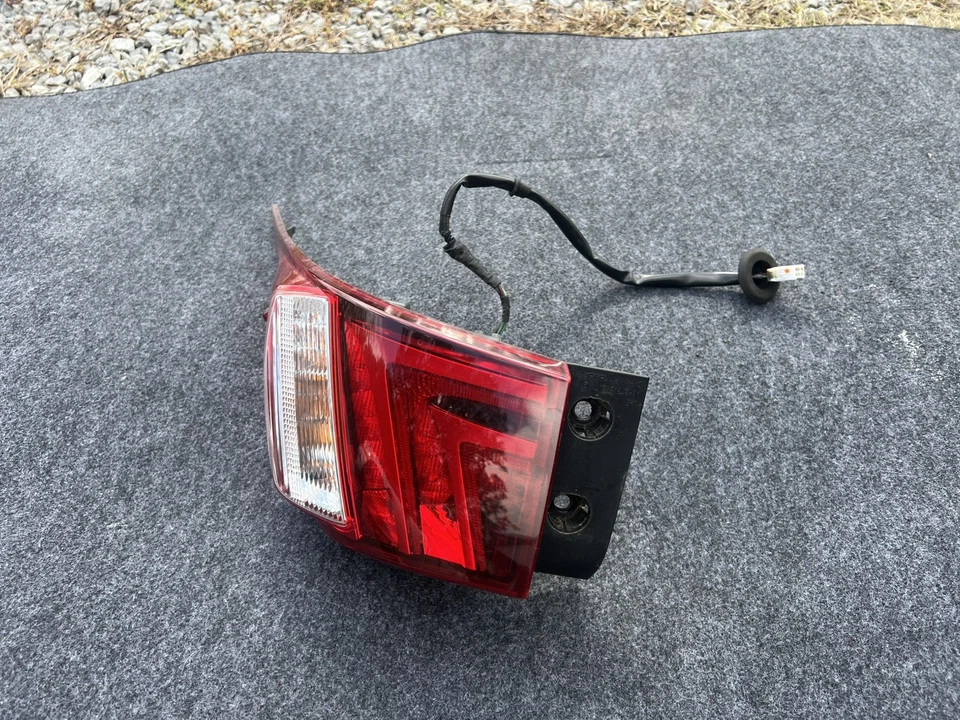 Lexus IS250 IS350 2014 2015 2016 luz trasera LED pasajero derecho derecho derecho Foto 3 de 4